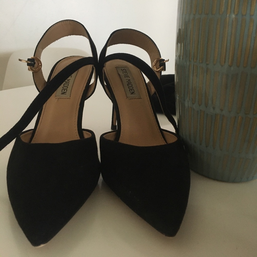 Steve Madden pointed toe suede pumps